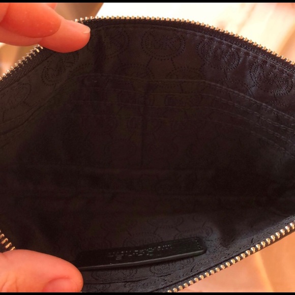 NWT Michael Kors Wristlet Clutch - Picture 6 of 6